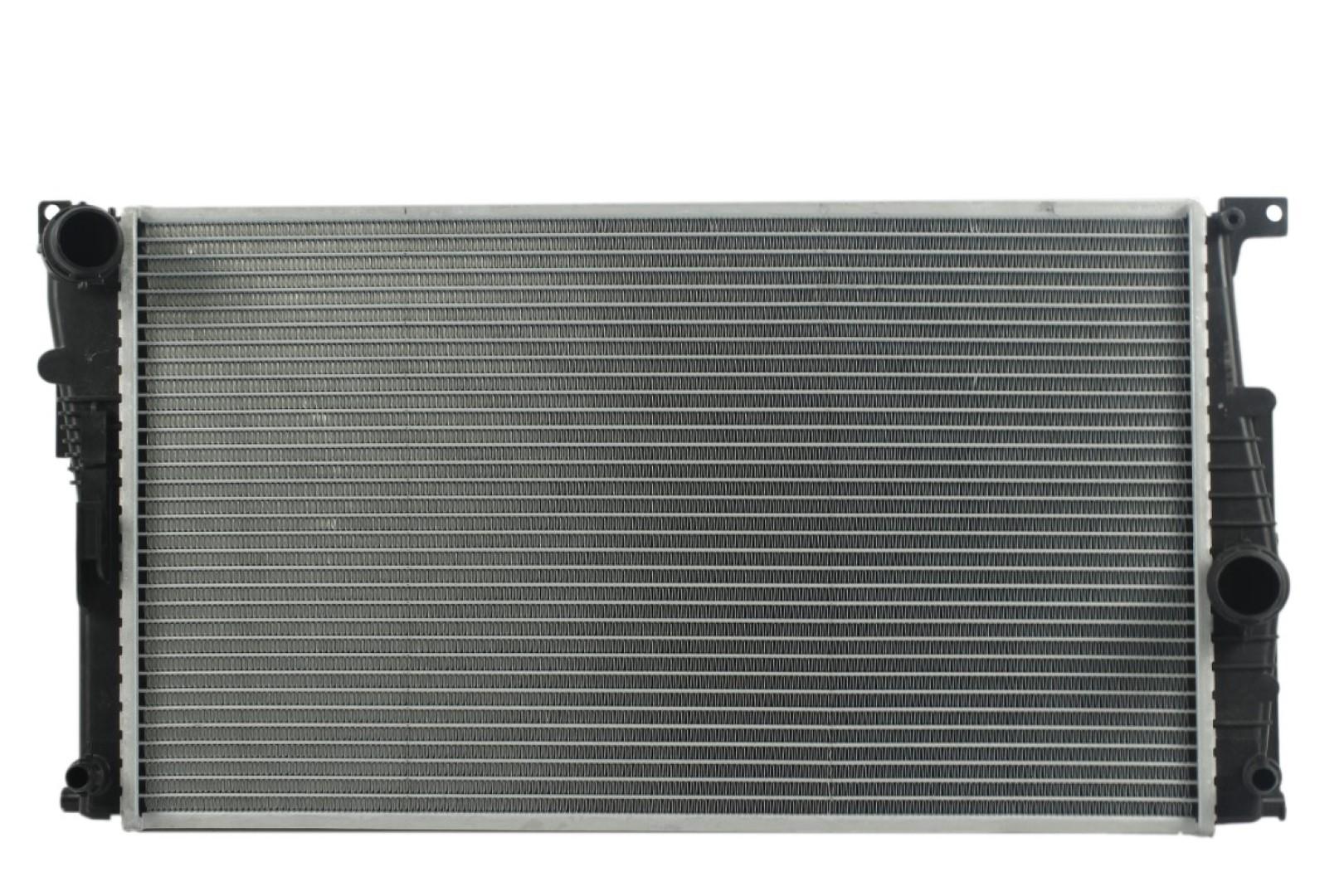 Radiador Automotriz BMW 520i 228i, 320i, 325i, 328i, 335i, 420i, 428i, 435i 12-18 32mm Tubo Soldado marca Deyac