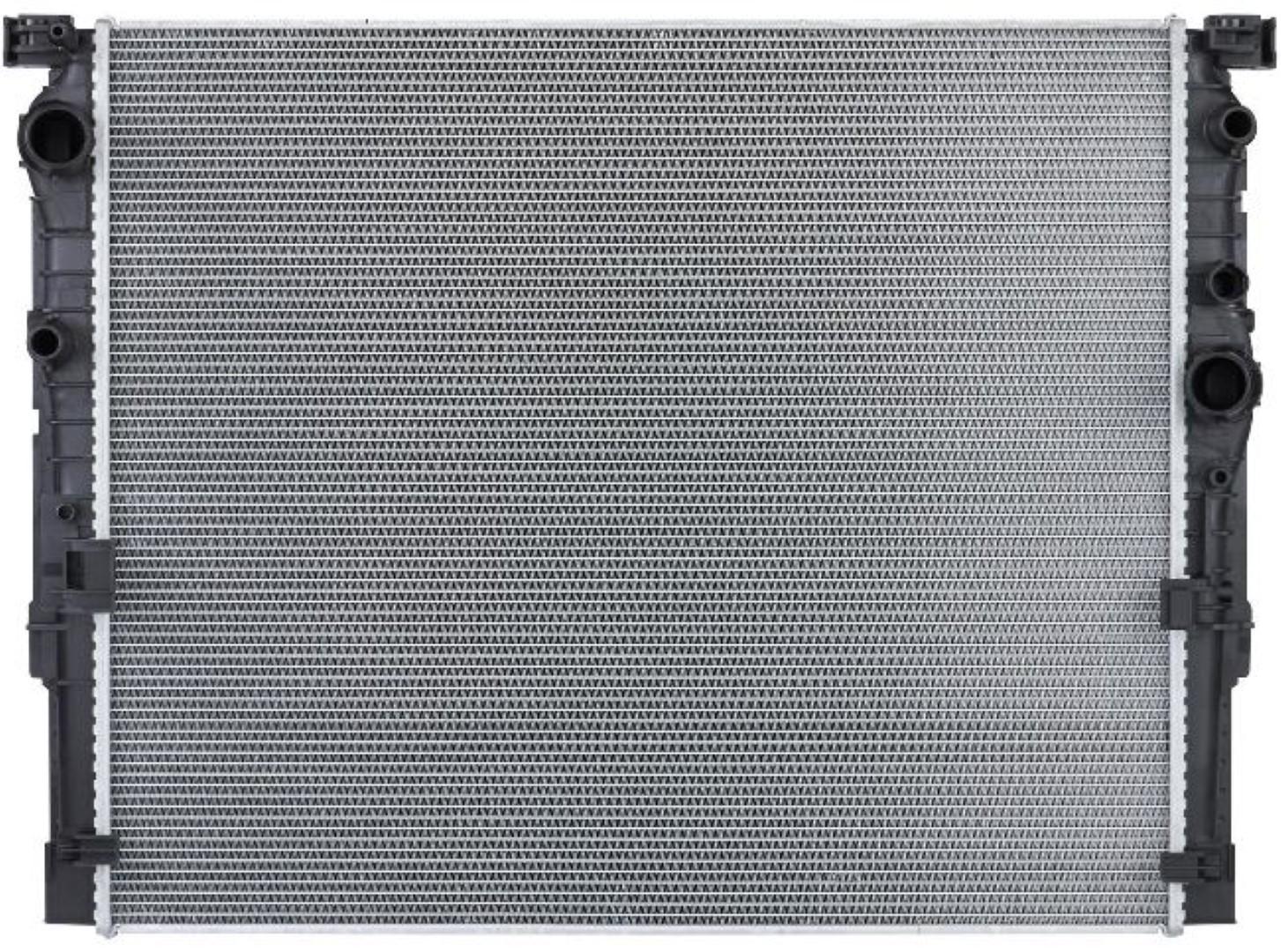 Radiador Automotriz BMW 750i M760i 16-17 TM 26mm Tubo Soldado marca Deyac