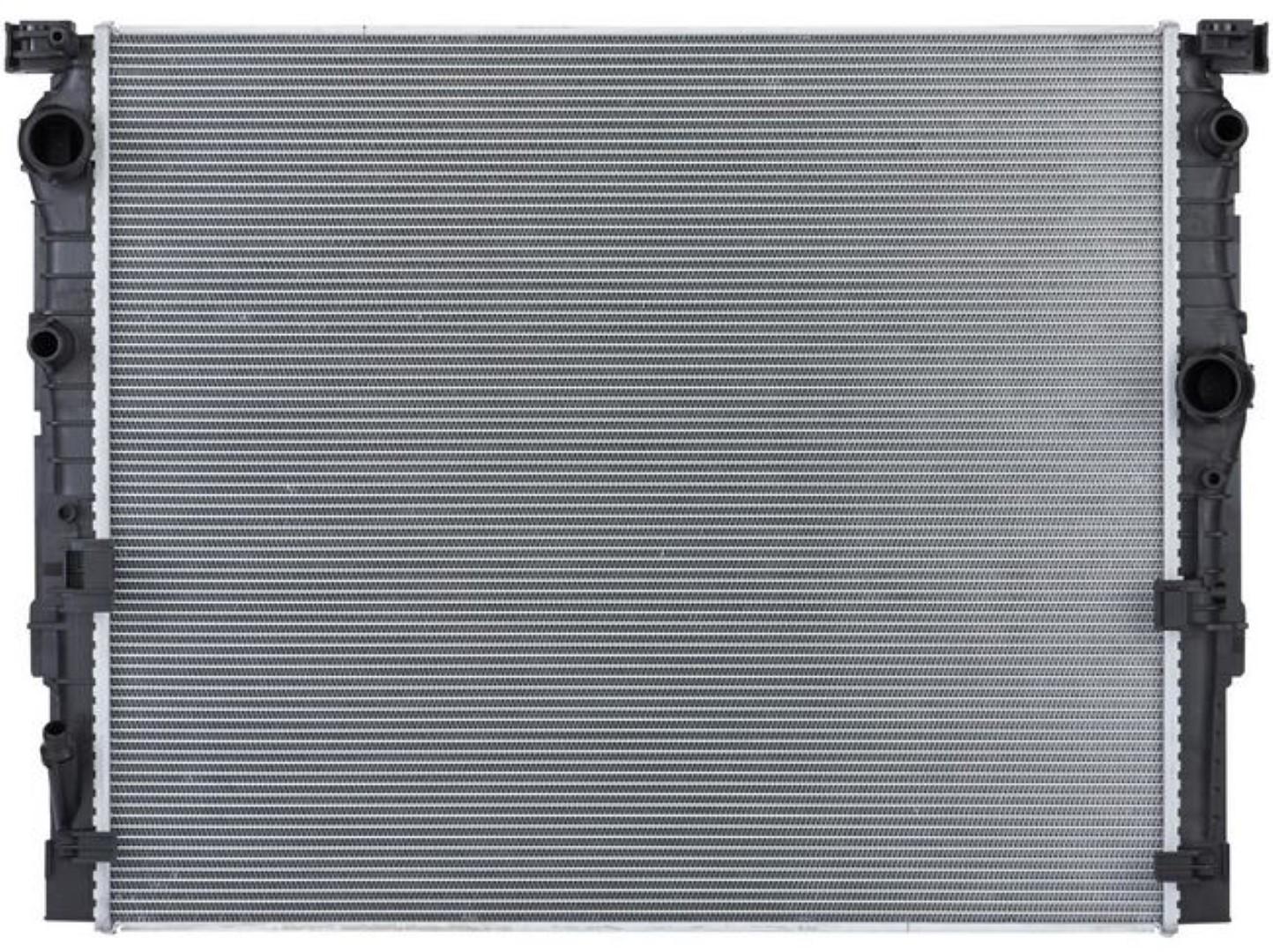 Radiador Automotriz BMW 530i 540i 17 740i 16-17 TM 26mm Tubo soldado marca Deyac
