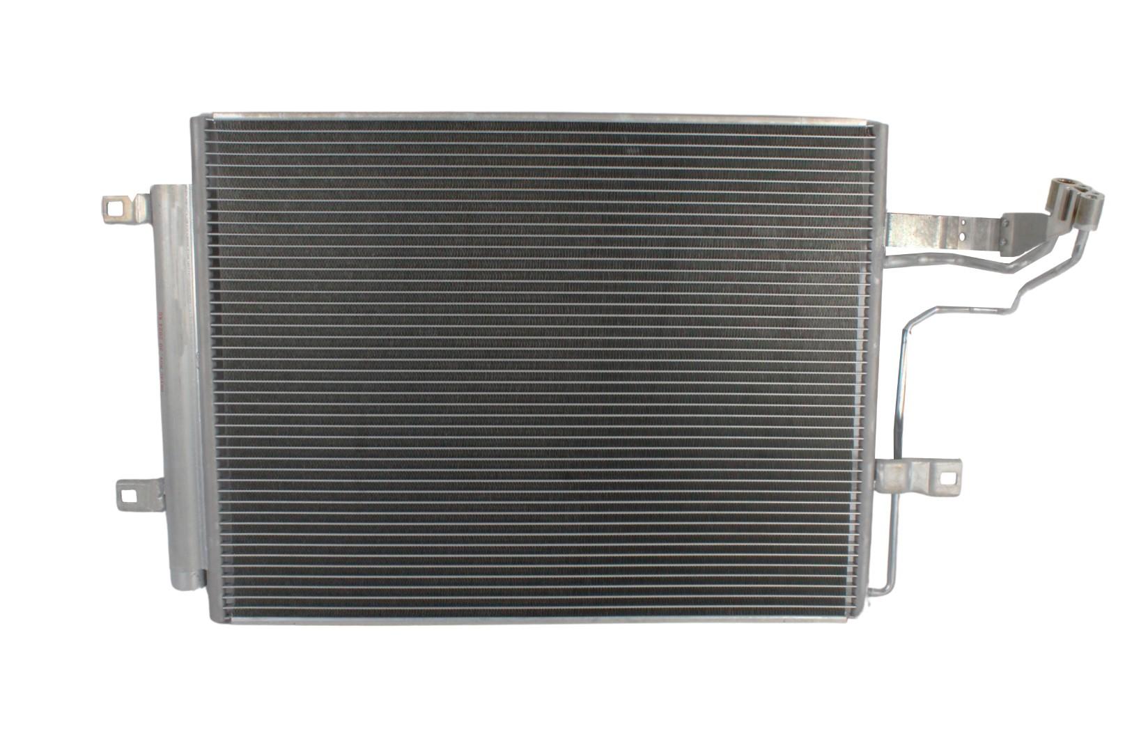 Condensador Automotriz Mazda 3 CX30 19-23 marca Deyac