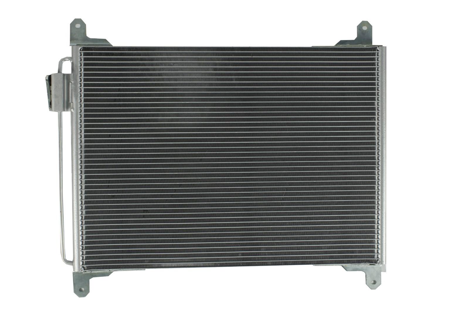 Condensador Tracto Camión Freighliner Business Class M2 03-07 marca Deyac