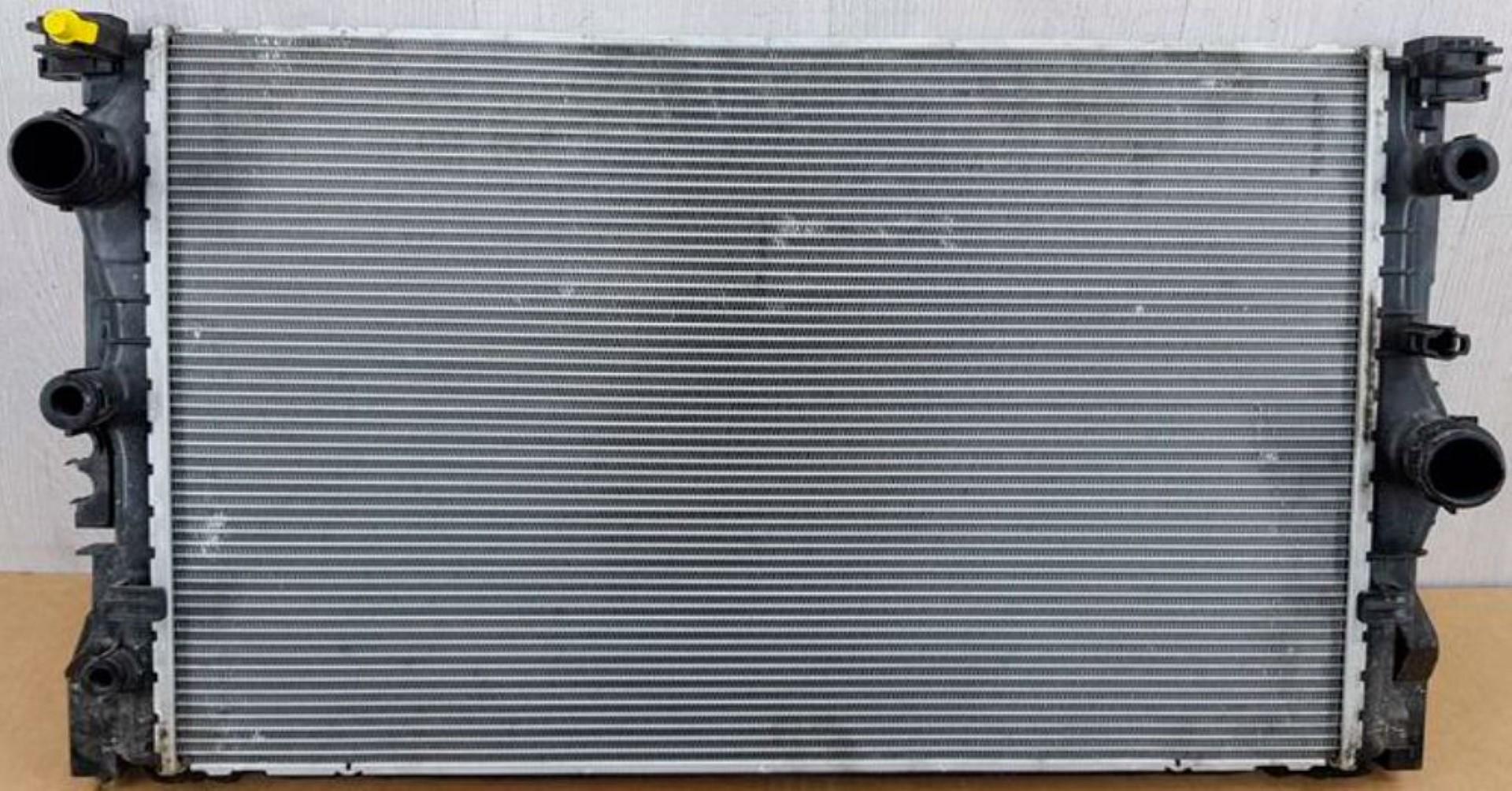 Radiador Automotriz BMW Serie 3 20-21 marca Deyac