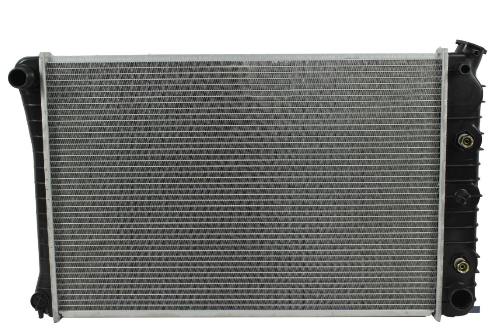 Radiador Automotriz GM Chevrolet Blazer C10, C20, Suburban, Silverado T/A 69-81 32mm Tubo Soldado marca Deyac