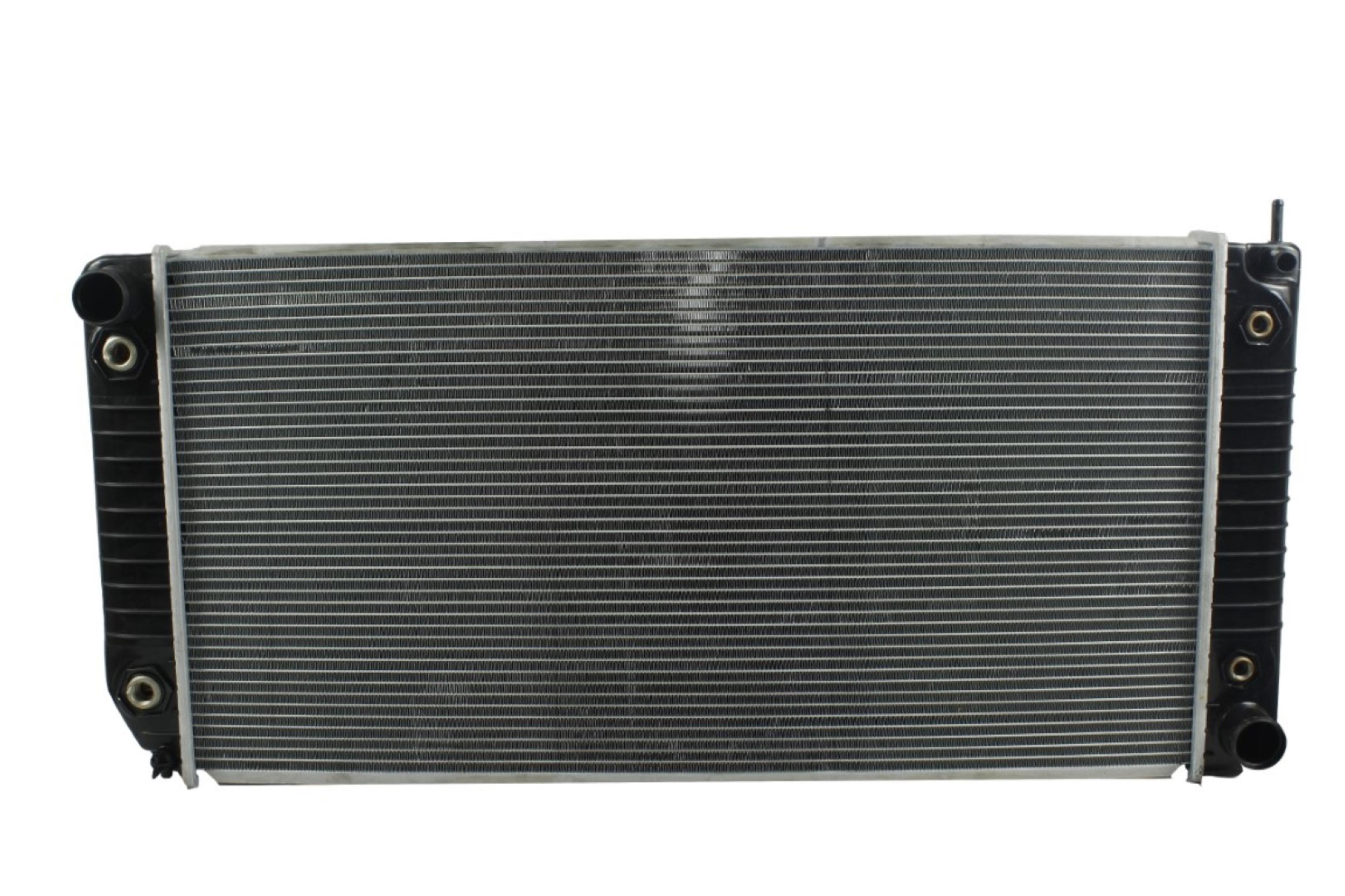 Radiador Automotriz GM Chevrolet Express 2500 3500, 3500, Savana T/A 96-02 56mm Tubo Soldado marca Deyac