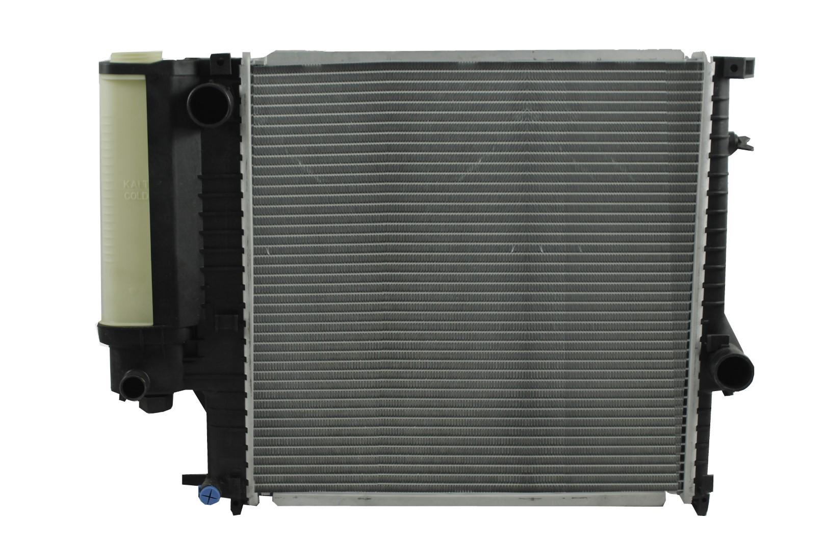 Radiador Automotriz BMW Series 318 I 318 IS,318 TI, Z3, Z3 Roadster L4 1.8 T/M 91-99 32mm Tubo Soldado marca Deyac
