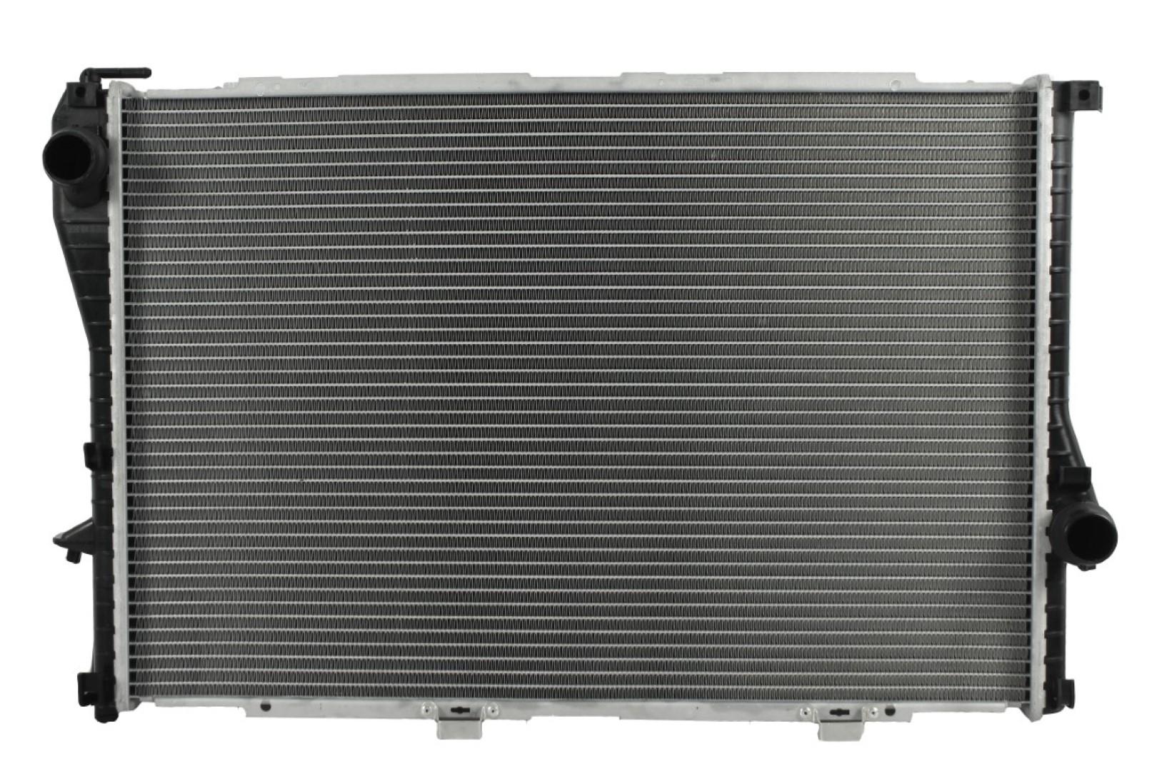 Radiador Automotriz BMW 525 i 528 i. 530 i, 540 i, 545 i T/M 99-06 32mm Tubo Soldado marca Deyac